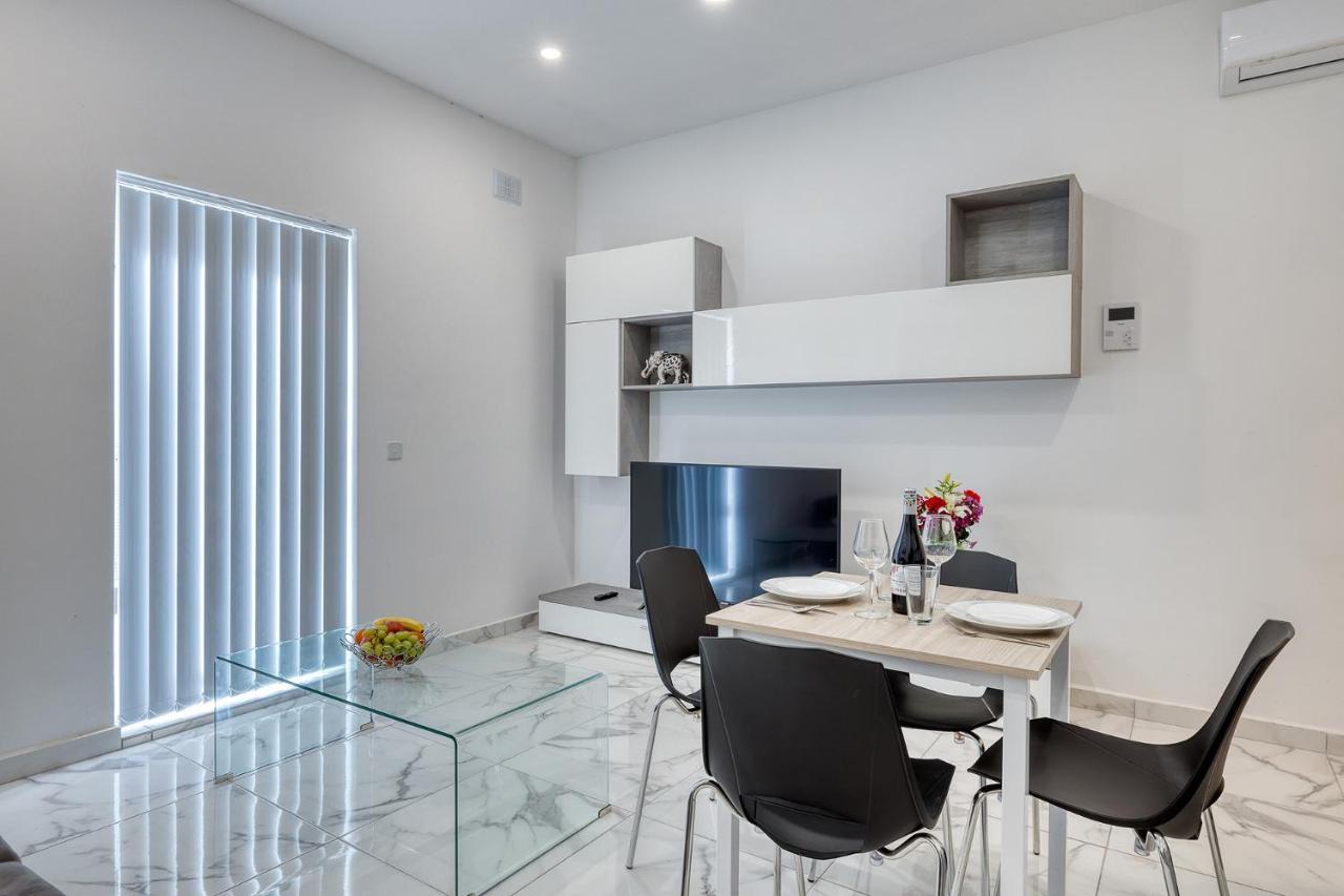 Modern 1Br Apartment, Central Location สลีมา ภายนอก รูปภาพ